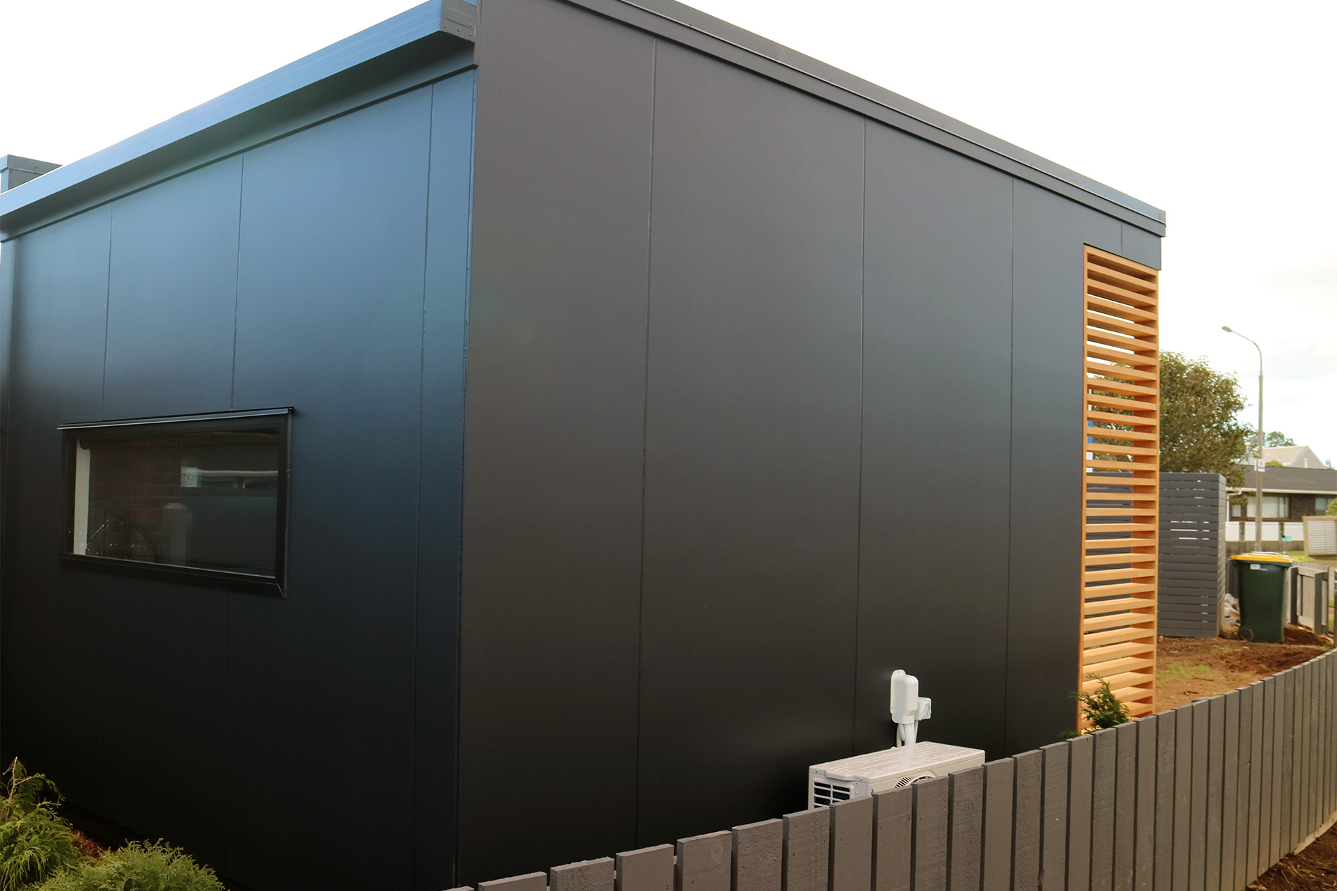 Pepper_Construction_Builder_Office_Pod6